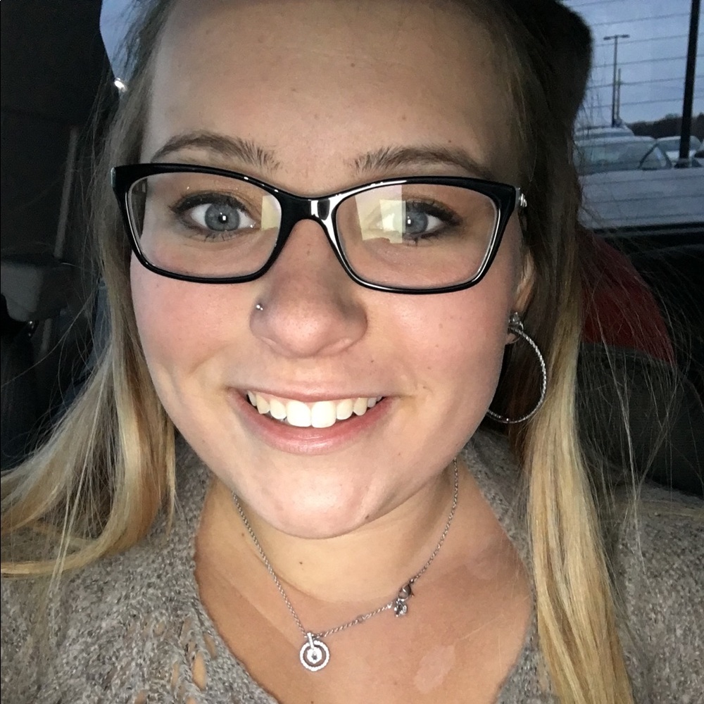 Meet your Posher, Kelly